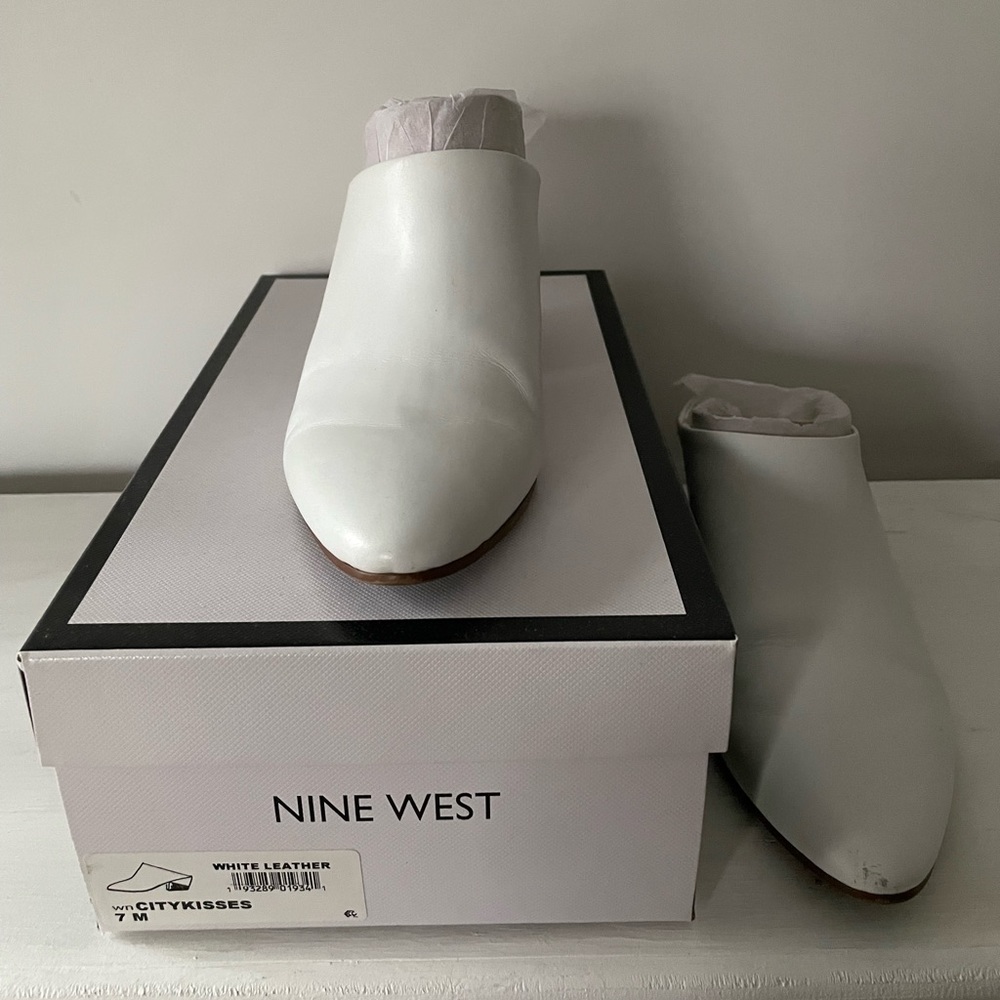 Nine West Slip-On Leather Mule. Size 7. White.